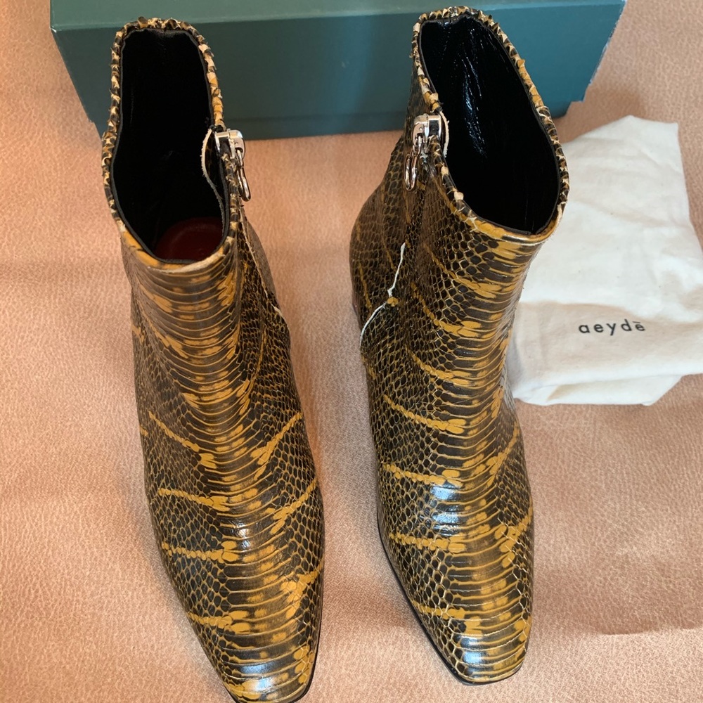 Aeyde leather ankle boots in python print
